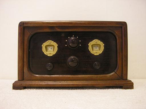 Tuntematon 3-putkinen radio
