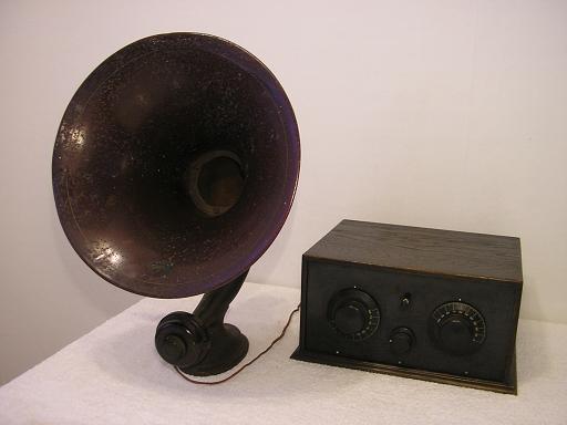 Tuntematon 3-putkinen radio