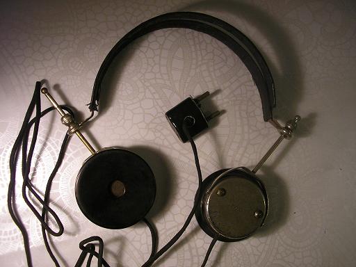 Vanhat kuulokkeet