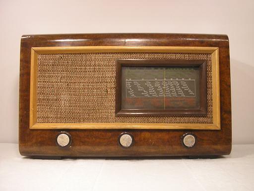 Tuntematon 4-putkinen radio